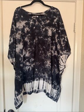 One-Shoulder Tie-Dye Dress in Black and White